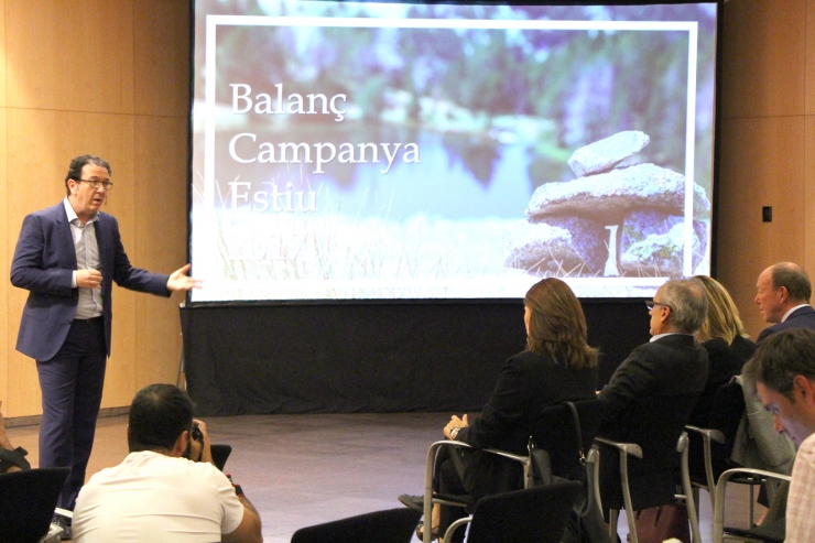 El gerent d'Andorra Turisme, Betim Budzaku, durant la seva presentació.