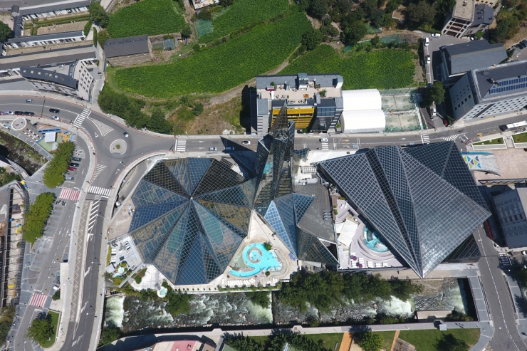 Una vista aèria del centre termolúdic Caldea.