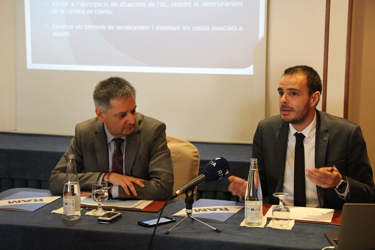 El ministre d'Economia, Competitivitat i Innovació, Gilbert Saboya, i el soci director del Registre de Morositat, David Castillo.
 
 