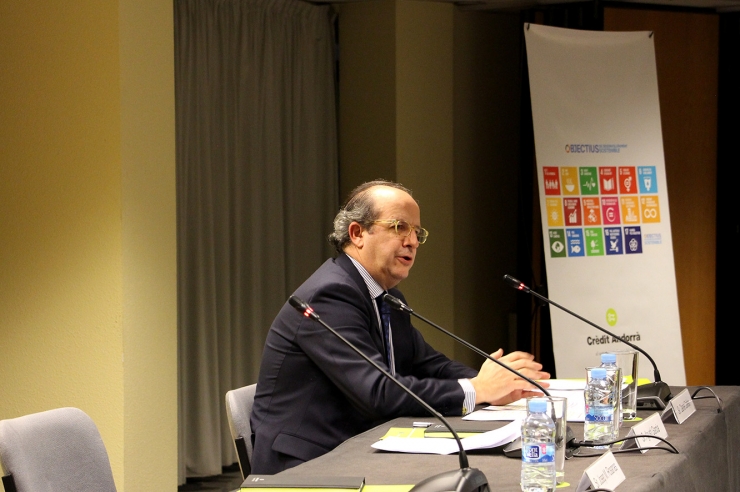 Un moment de la xerrada oferta pel director general de Medi Ambient de la Comissió Europea, Daniel Calleja.