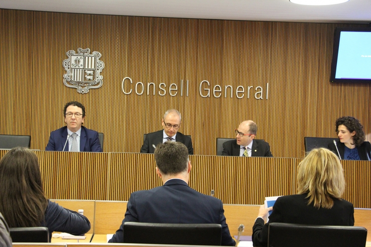 Un moment de la compareixença del director general d'Andorra Turisme i del ministre de Turisme, Francesc Camp, a la comissió legislativa d'Economia.