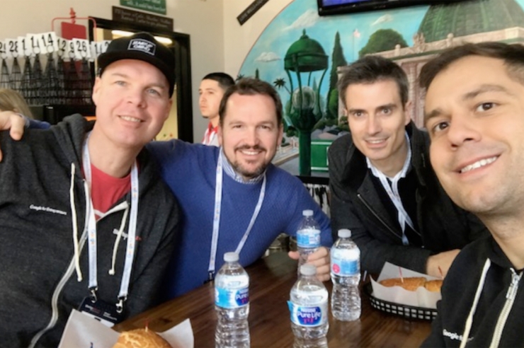 Ferran Martínez (esquerra) amb altres participants en el congrés.