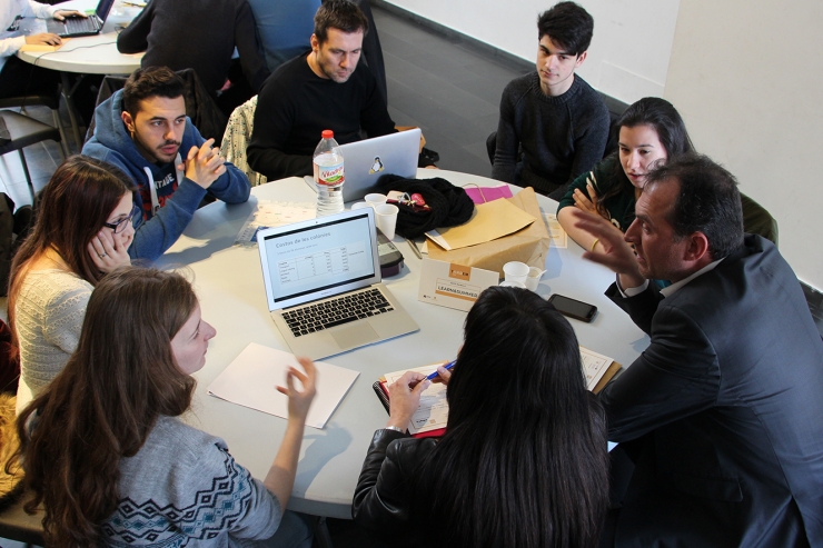 Els grups de treball reben les recomanacions dels experts del sector.