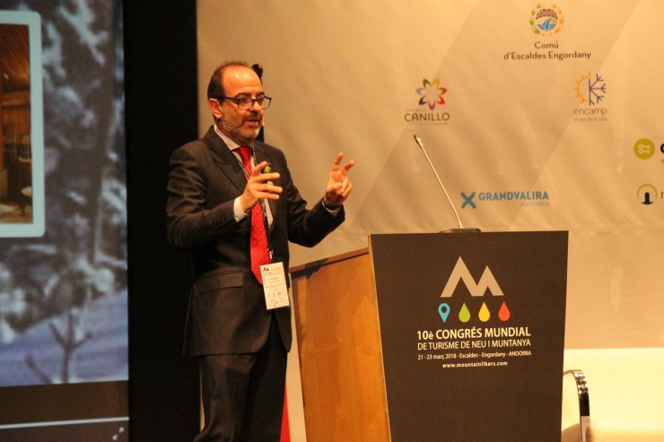 El CEO de Daguisa Hotels Andorra, Jordi Daban, en un moment de la seva ponència al 10è Congrés Mundial de Turisme de Neu i de Muntanya.