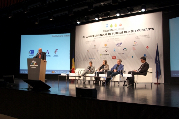 La sessió sobre eines de gestió de qualitat en destinacions de muntanya,  amb la presència del director de Producte i Nous Projectes d'Andorra  Turisme, Enric Torres.