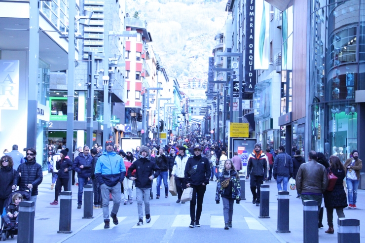 Gentada a les avingudes Meritxell i Carlemany, aquest cap de setmana.