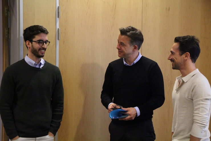 Els ponents Euge Oller (esquerra) i Miquel Román amb el cònsol menor d'Andorra la Vella, Marc Pons, al centre.
