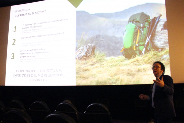El gerent d'Andorra Turisme, Betim Budzaku, durant la presentació de la campanya d'estiu.