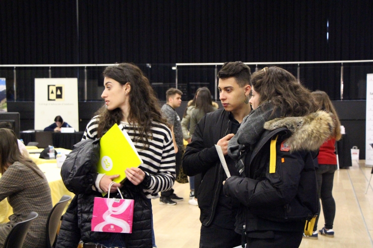 Joves al Fòrum Estudiants-Empresa.