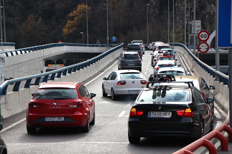 Retencions de vehicles de visitants a Sant Julià de Lòria.