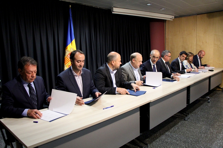 Govern, comuns i FEDA signen el conveni marc.