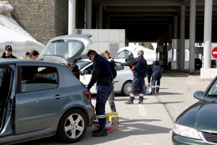 Un control de vehicles a la frontera del Pas de la Casa.