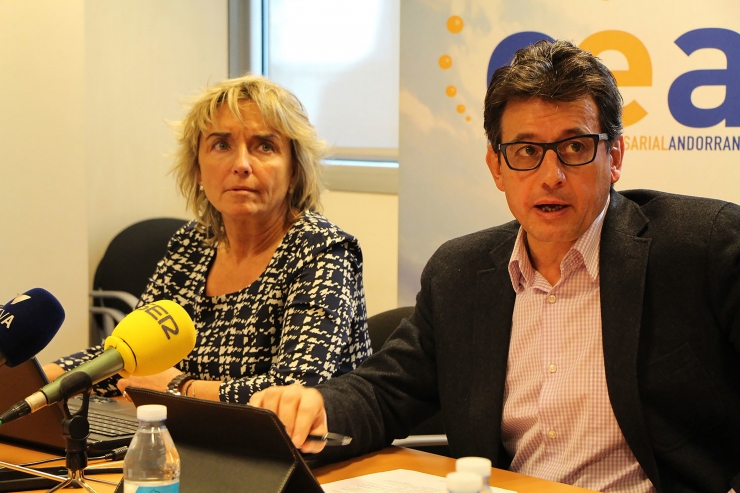 La directora de la CEA, Sílvia Gabarre, i el president, Xavier Altimir.