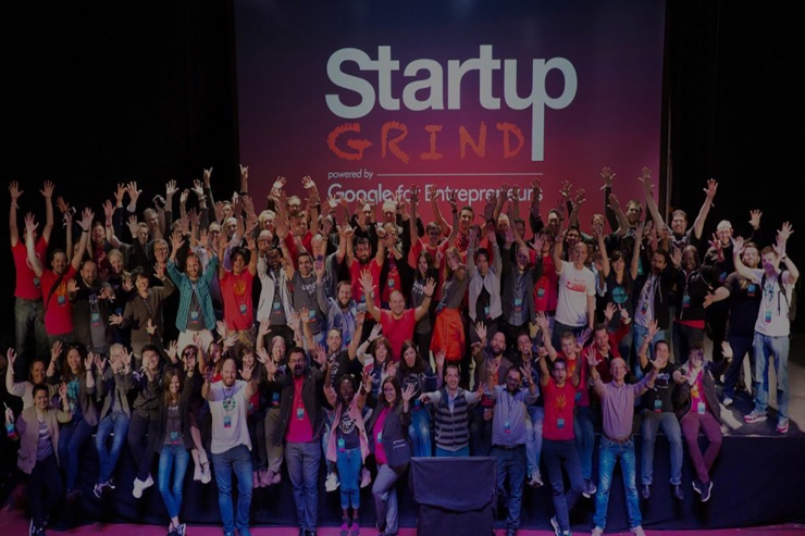 Participants en una de les conferències StartUp Grind.