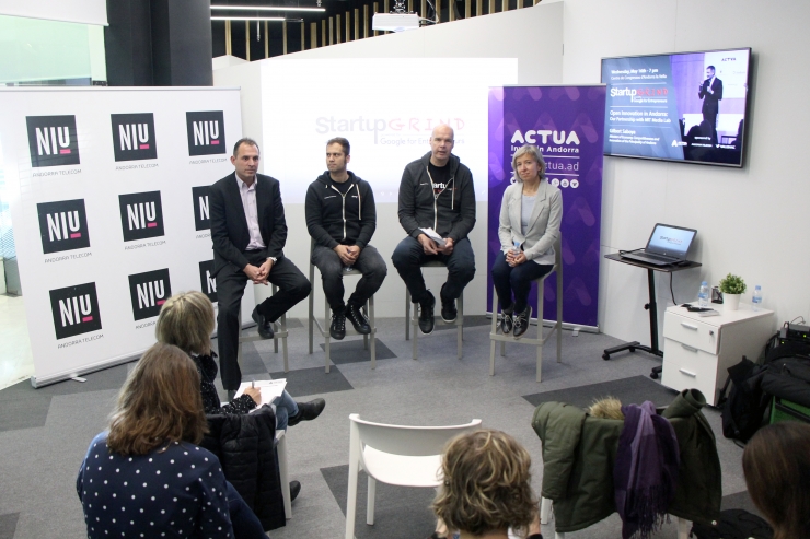 Miquel Gouarré, responsable del NIU d'Andorra Telecom; Alex  Rodríguez, director d'Startup Grind al sud d'Europa; Ferran Martínez,  director d'Startup Grind a Andorra, i Judit Hidalgo, directora d'Andorra  Desenvolupament i Inversió (Actua), presenten el projecte d'Startup  Grind.