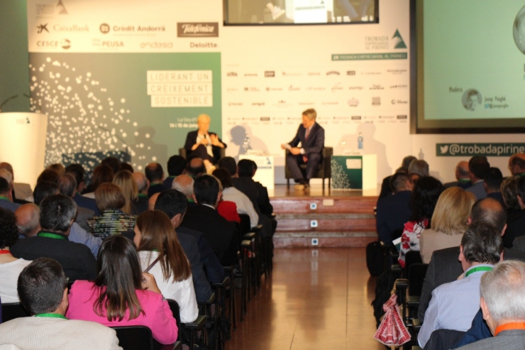 Inici de la Trobada Empresarial al Pirineu a la sala Sant Donènech.