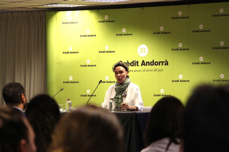 Carmen Malvar, durant la xerrada que ha ofert aquest dimarts a la tarda a Crèdit Centre.