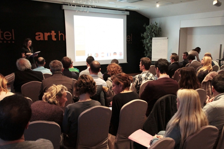 Una reunió anterior del clúster d'esports d'Actua.