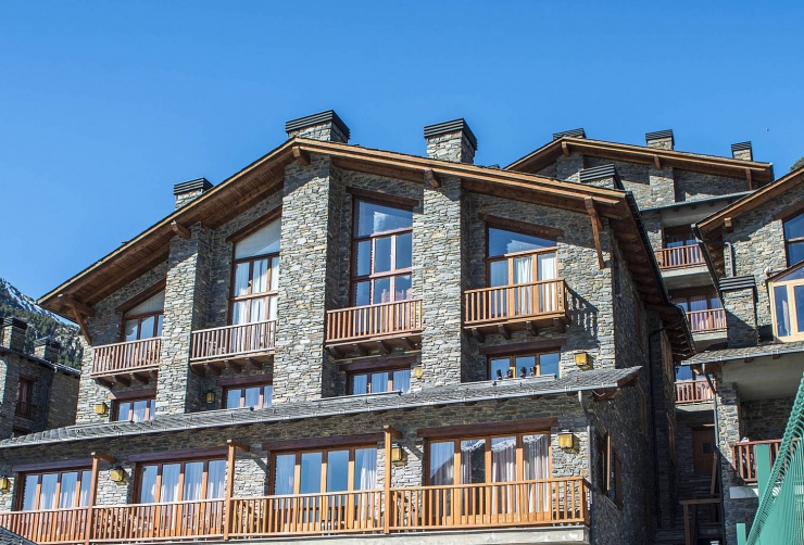 Façana de l'Ona Dorada del Tarter.