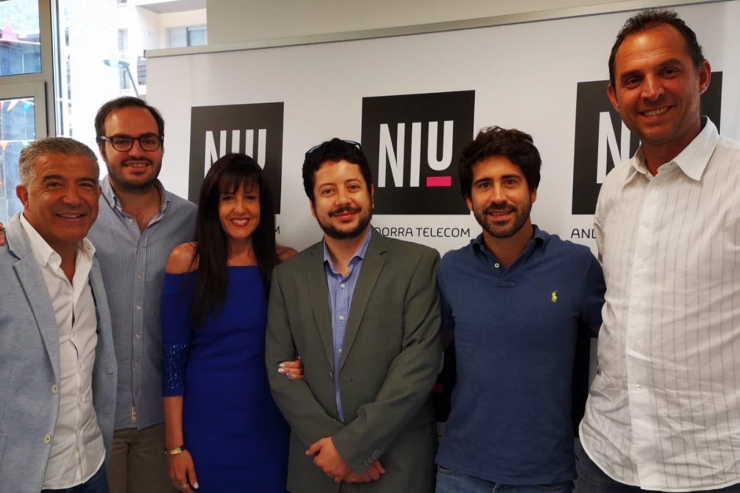 Membres del col·lectiu Twenty50 i d'El Niu d'Andorra Telecom.