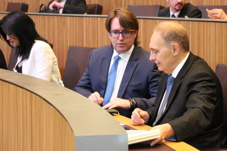 El conseller d'Unió Laurediana-Consellers Independents de la Massana, Carles Naudi, al centre.
