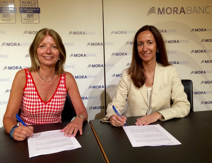 La presidenta de l'Associació d'Afectats d'Autisme a Andorra (AUTEA), Inés Martí, i la directora general adjunta de Negoci Andorra, Gisela Villagordo, han signat aquest dimecres l'acord de col·laboració.