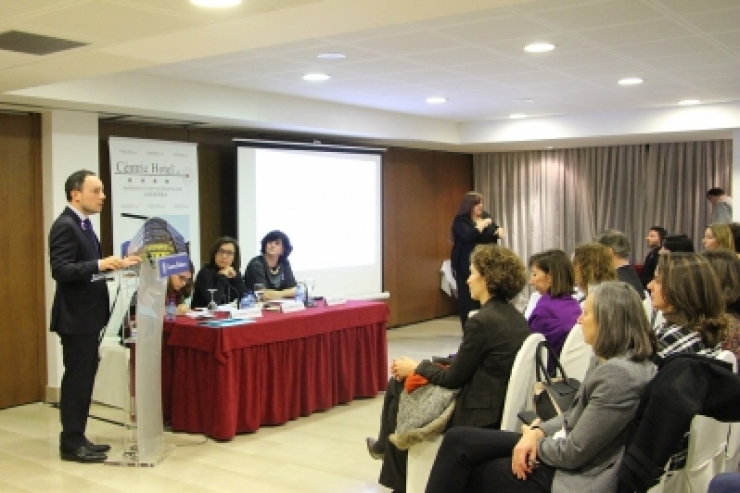 El ministre d'Afers Socials, Justícia i Interior, Xavier Espot, durant l'acte de lliurament del premi Olympe de Gouges.
 