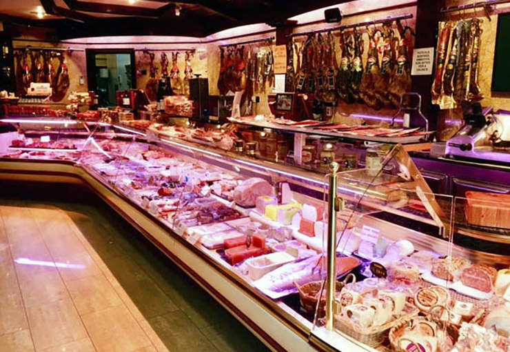 Interior d'una carnisseria de la Seu d'Urgell.
