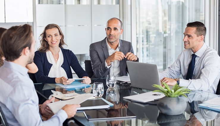 Participants en una reunió de treball.