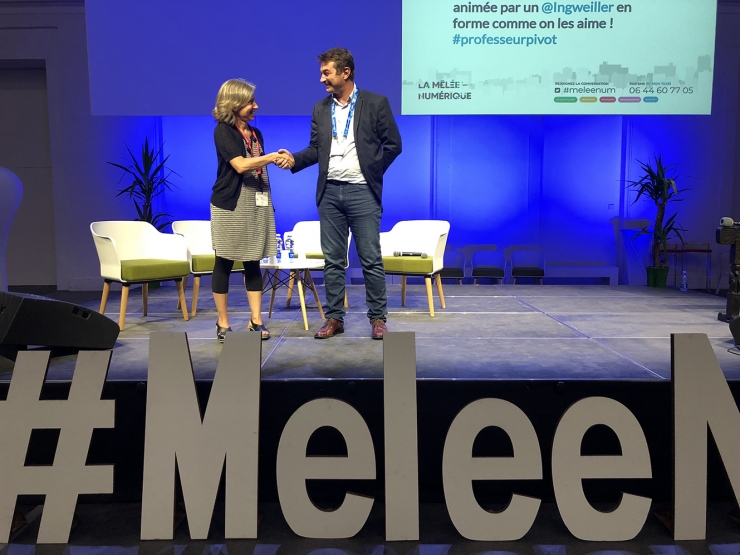 Instants després de la signatura del conveni entre Actua i Mêlée.