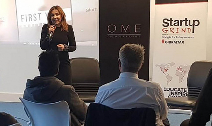 Denise Matthews en un acte de l'StartUp Grind.