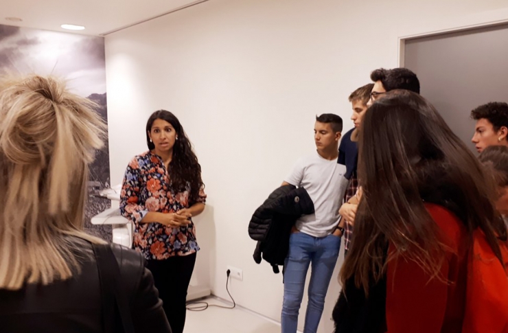 Els estudiants durant la seva visita a VallmedicVision.