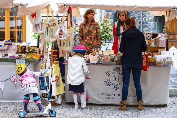 Una de les parades del Mercat de la vall.