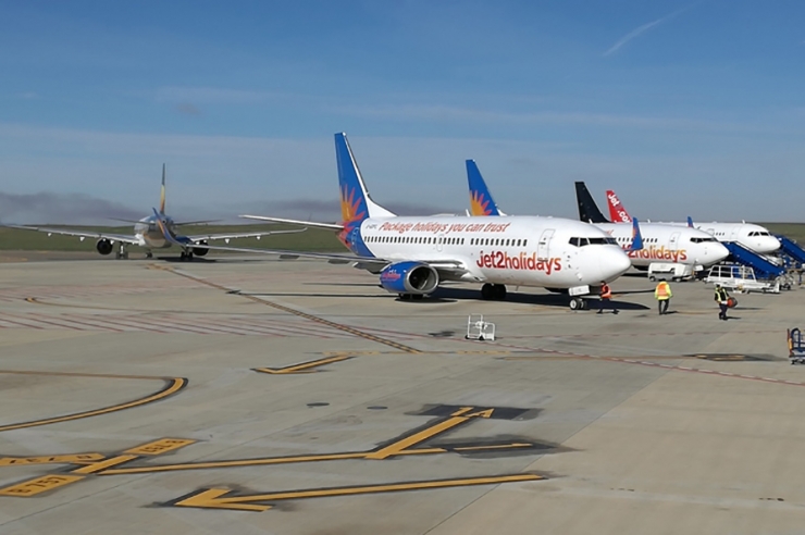 Avions a l'aeroport d'Alguaire. Neilson Active Holidays