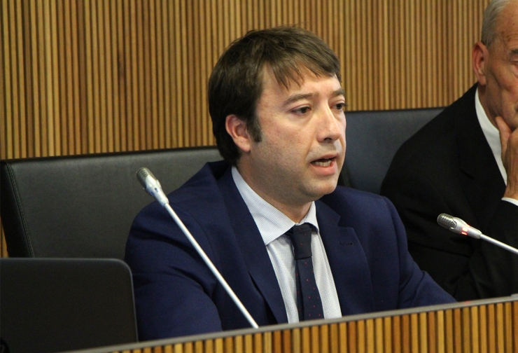 El president de l'Agència de Resolució d'Entitats Bancàries (AREB), Albert Hinojosa, durant la compareixença davant la comissió.