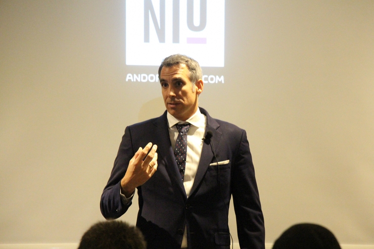 El director de l'oficina digital d'Andorra Telecom, Cèsar Marquina, durant la presentació de l'acte.