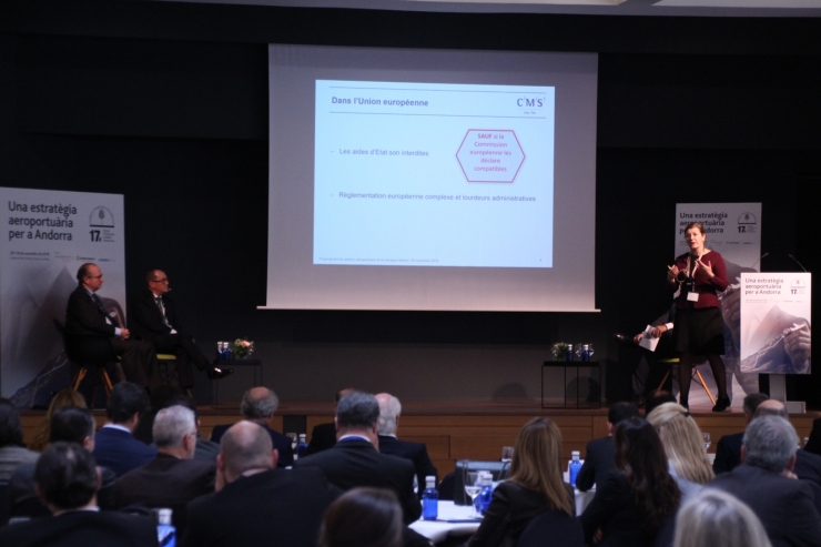 Visió general de la sala durant la segona jornada del Fòrum de l'EFA sobre 'Una estratègia aeroportuària per a Andorra'.