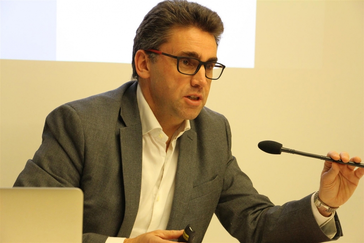 El portaveu d'Andorra Telecom, Carles Casadevall, durant la roda de premsa d'aquest dimecres.