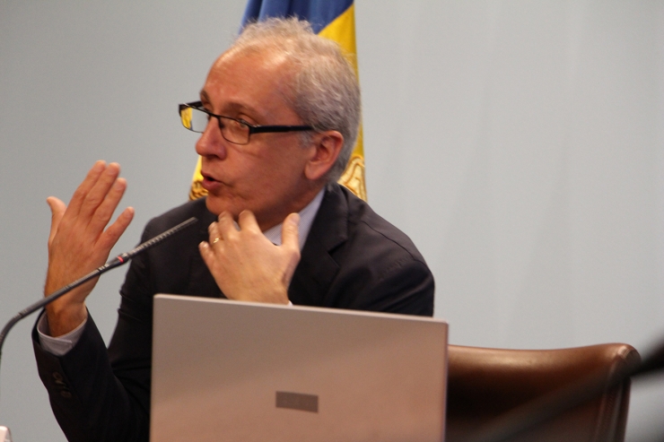 El ministre de Turisme i Comerç, Francesc Camp, durant la roda de premsa d'aquest dijous.