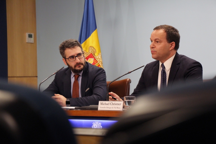 El ministre d'Educació i Ensenyament Superior, Eric Jover, i el conseller delegat de Vall Banc, Michael Christner, presenten el Misti 2019.