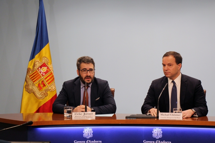 El ministre d'Educació i Ensenyament Superior, Eric Jover, i el  conseller delegat de Vall Banc, Michael Christner, presenten el Misti  2019.