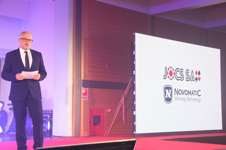 


El president de Jocs SA, Ventura Espot, durant la presentacio del projecte de casino.