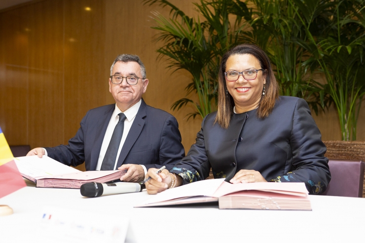 El director general de FEDA, Albert Moles, durant la signatura d'un dels acords.