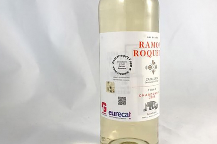 L'etiqueta intel·ligent d'Eurecat a l'ampolla del celler Ramon Roqueta.
