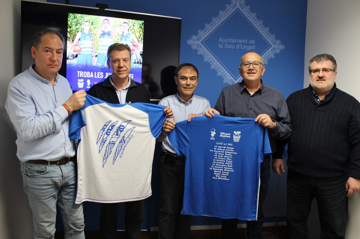 El comerç i l'hosteleria de la Seu donen suport al Cadí en la seva participació a la Copa de bàsquet.