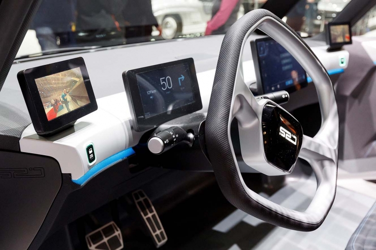 Interior d'un vehicle exposat al Saló de l'automòbil de Ginebra.