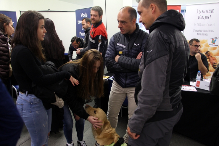 Els joves tenen l'oportunitat de conèixer les professions amb més sortida professional.