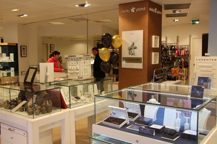 Espai dedicat a la marca 'Clarity Ghost'.