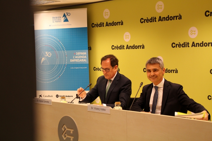El conseller executiu i director general de Crèdit Andorrà, Xavier Cornella, i el president de la Trobada Empresarial al Pirineu, Vicenç Voltes, en la roda de premsa de presentació de la cita.