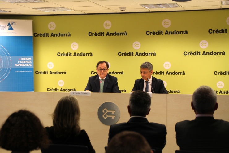 El conseller executiu i director general de Crèdit Andorrà, Xavier Cornella, i el president de la Trobada Empresarial al Pirineu, Vicenç Voltes, en la roda de premsa de presentació de la cita.